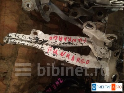 Купить Петлю капота на Toyota Funcargo NCP20 2NZ-FE в Красноярске