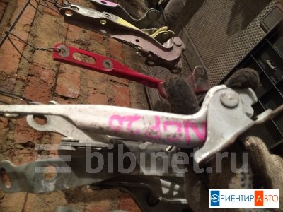 Купить Петлю капота на Toyota Funcargo NCP20 2NZ-FE в Красноярске