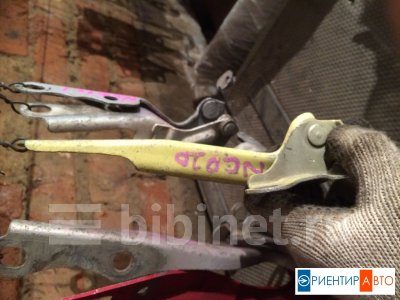 Купить Петлю капота на Toyota Funcargo NCP20 2NZ-FE в Красноярске