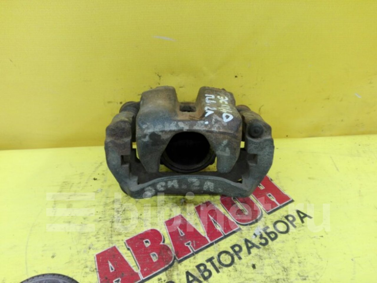 Эскудо td01w. Суппорт Suzuki Escudo td52w. Скоба суппорта Suzuki Escudo td52w. Суппорт правый на Suzuki Escudo td01w. Сузуки эскудо 1994 td01w g16a.