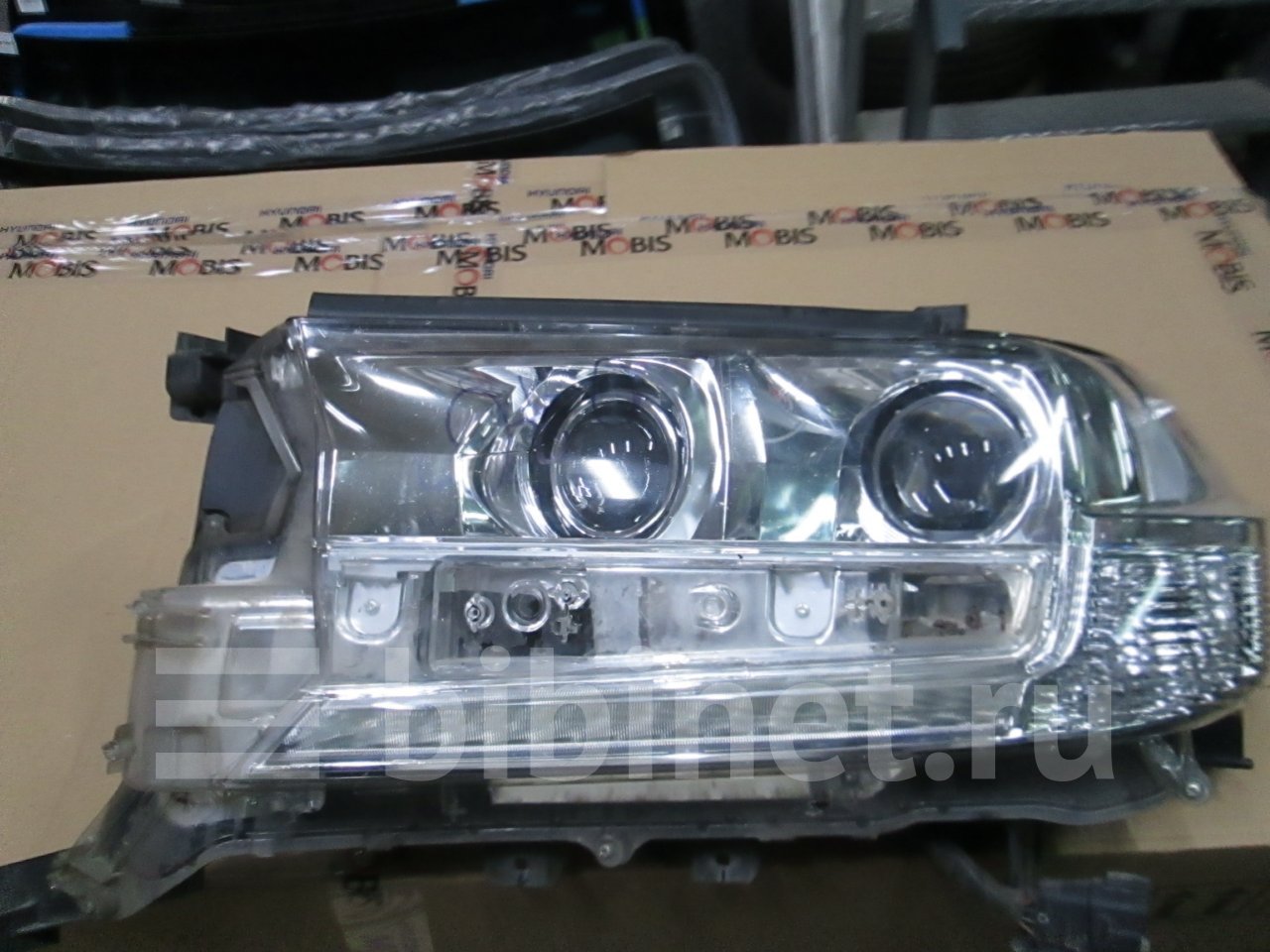 Фара на Toyota Land Cruiser