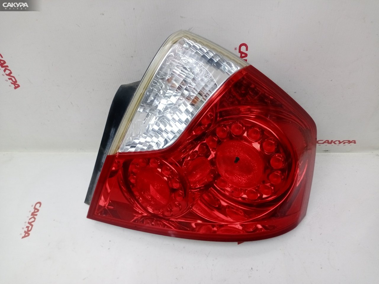 Фонарь стоп-сигнала правый Nissan Fuga Y50 VQ25DE 220-63786: купить в Сакура Красноярск.