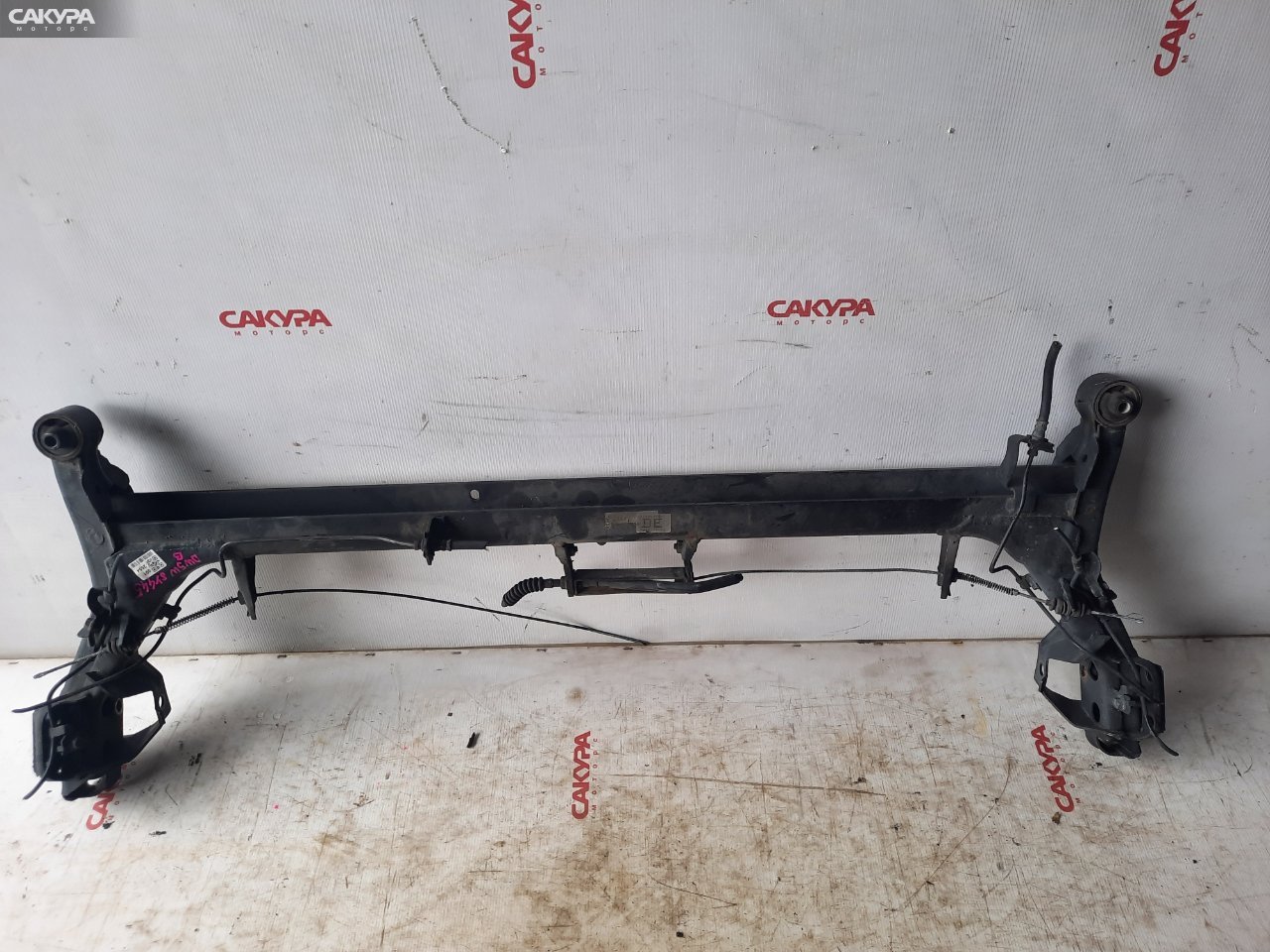Балка поперечная задняя Mazda Demio DW5W B5-E: купить в Сакура Красноярск.