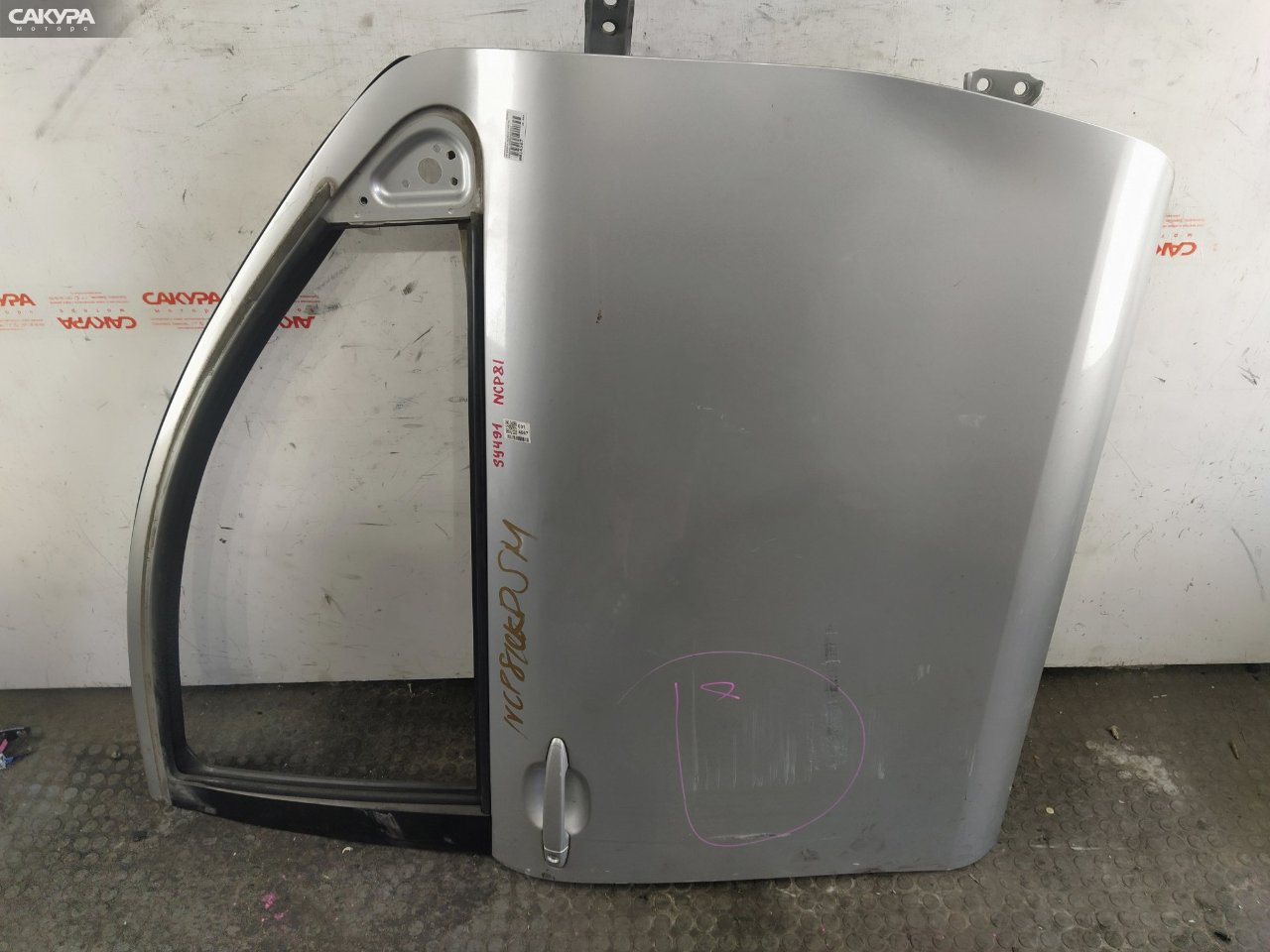 Дверь боковая передняя правая Toyota Sienta NCP81G 1NZ-FE: купить в Сакура Красноярск.