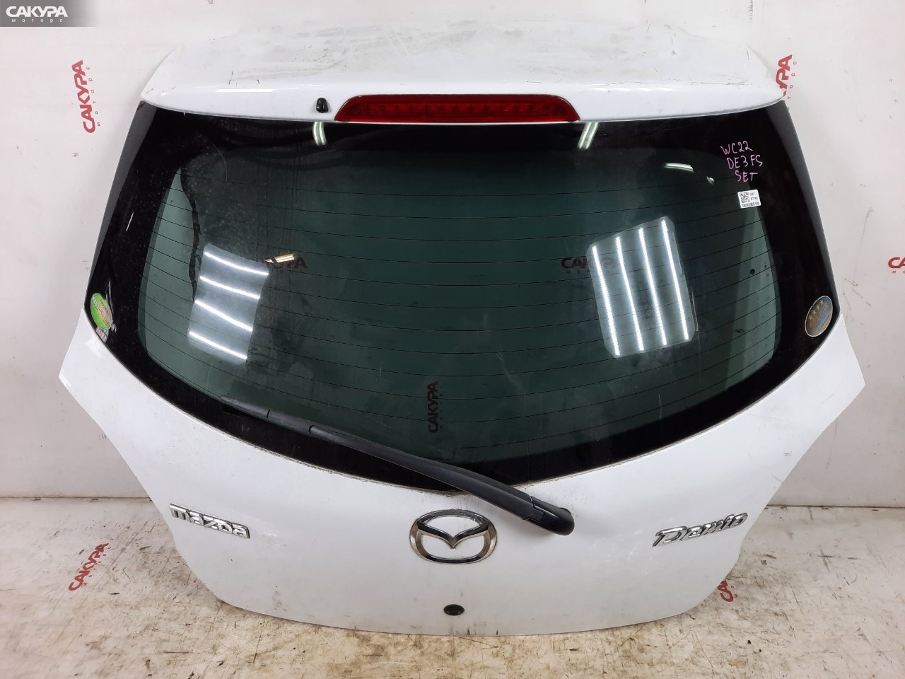Дверь багажника Mazda Demio DE3FS ZJ-VE: купить в Сакура Красноярск.