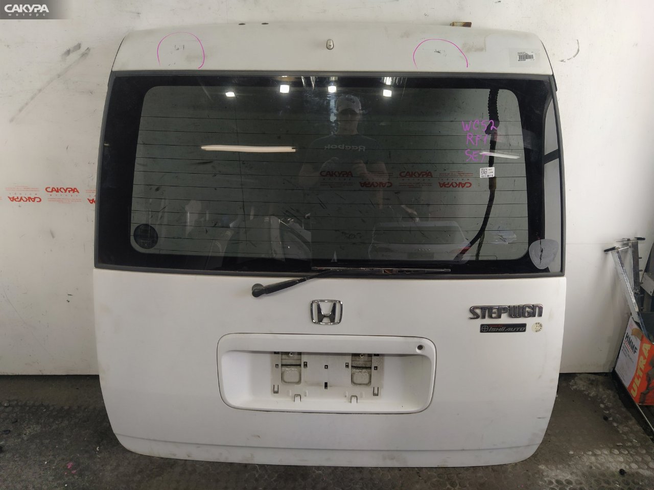 Дверь багажника Honda Stepwgn RF1 B20B: купить в Сакура Красноярск.