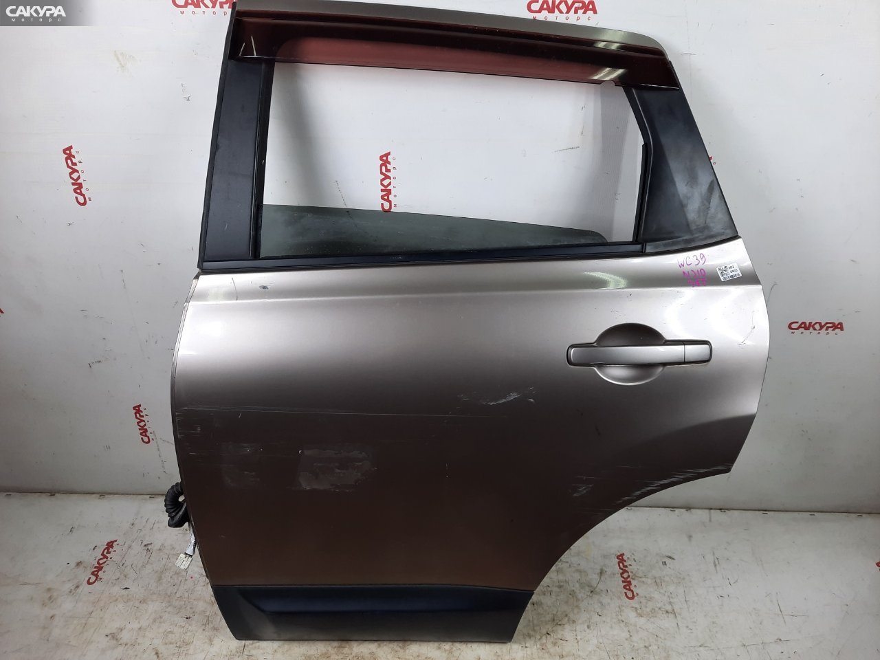 Дверь боковая задняя левая Nissan Dualis NJ10 MR20DE: купить в Сакура Красноярск.