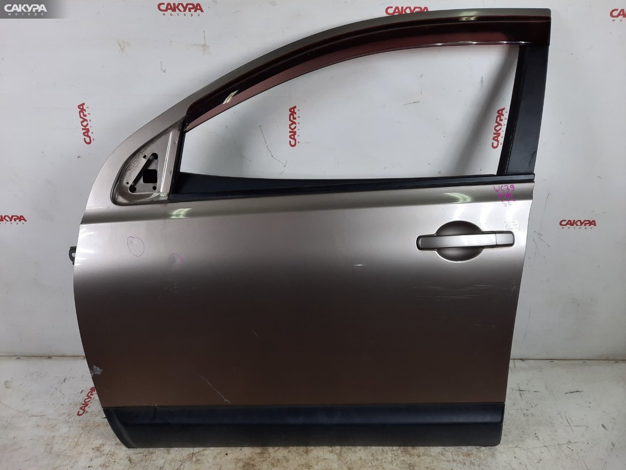 Дверь боковая передняя левая Nissan Dualis NJ10 MR20DE: купить в Сакура Красноярск.