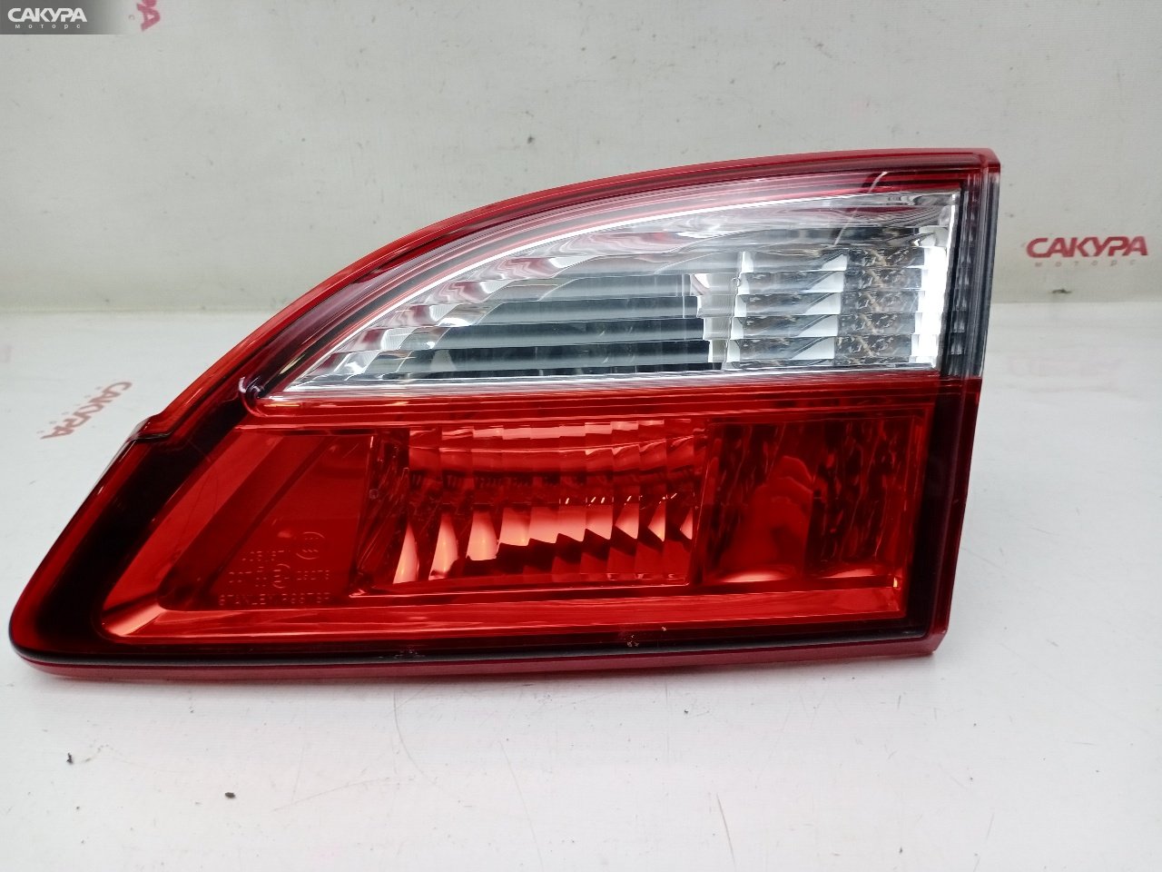 Фонарь вставка багажника правый Mazda Premacy CWEAW LF-VE P9378: купить в Сакура Красноярск.