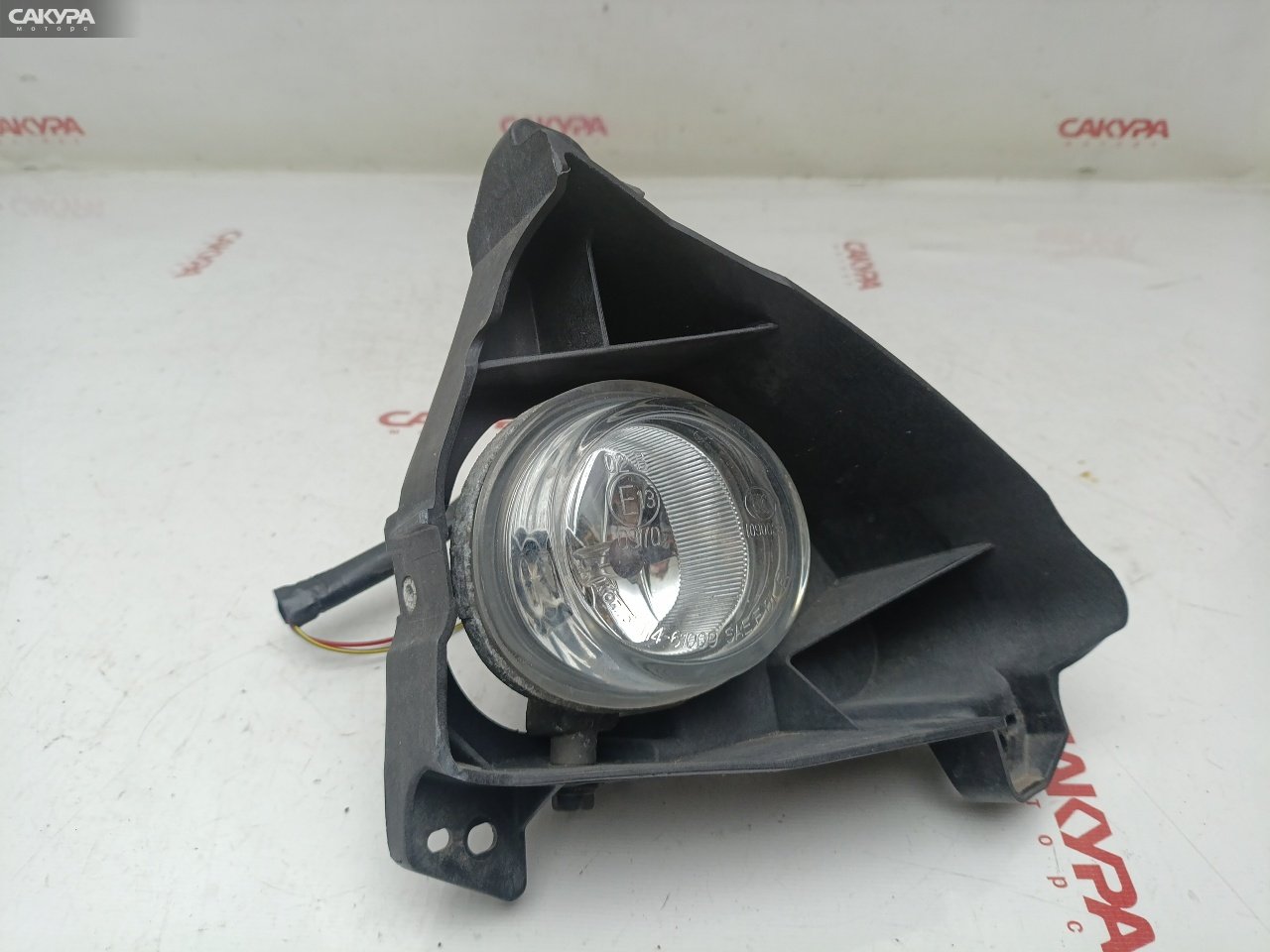 Фара противотуманная правая Mazda Premacy CWEAW LF-VE 114-61009: купить в Сакура Красноярск.