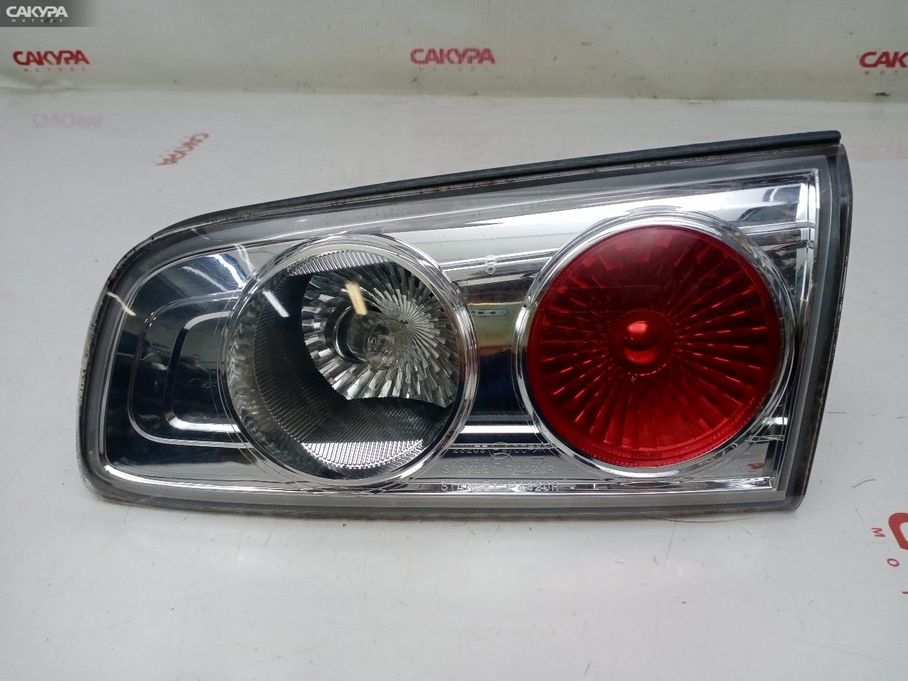 Фонарь вставка багажника правый Mazda Demio DY3W ZJ-VE P4420: купить в Сакура Красноярск.
