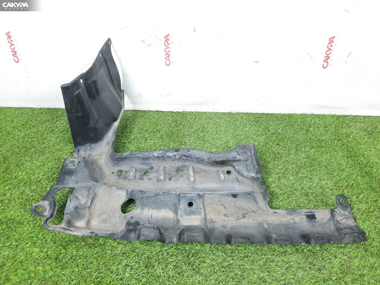 Защита ДВС правая Toyota Noah AZR60G 1AZ-FSE: купить в Сакура Красноярск.