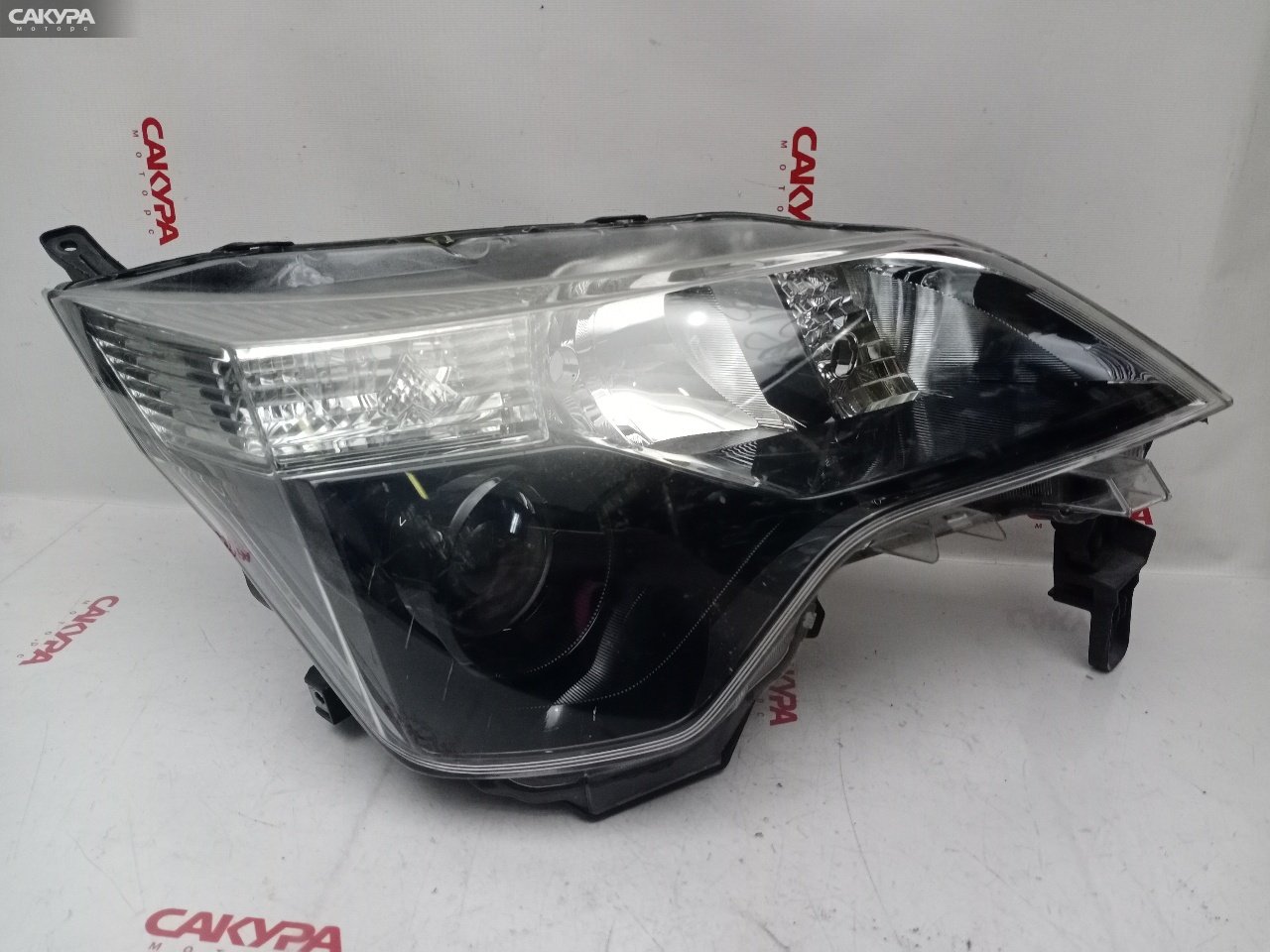 Фара правая Toyota Spade NSP140 1NR-FE 52-260: купить в Сакура Красноярск.