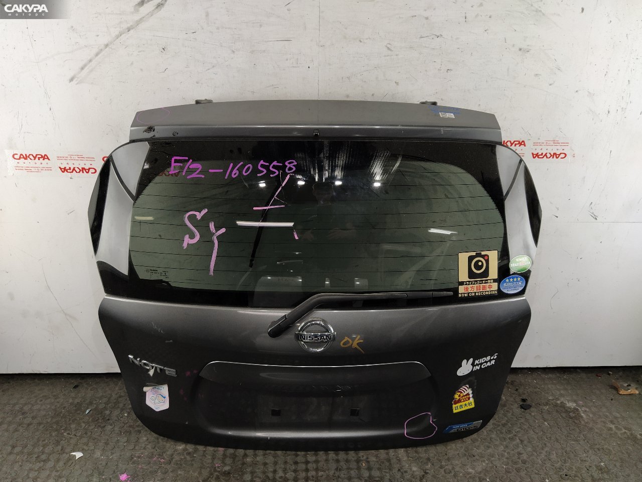 Дверь багажника Nissan Note E12 HR12DE: купить в Сакура Красноярск.