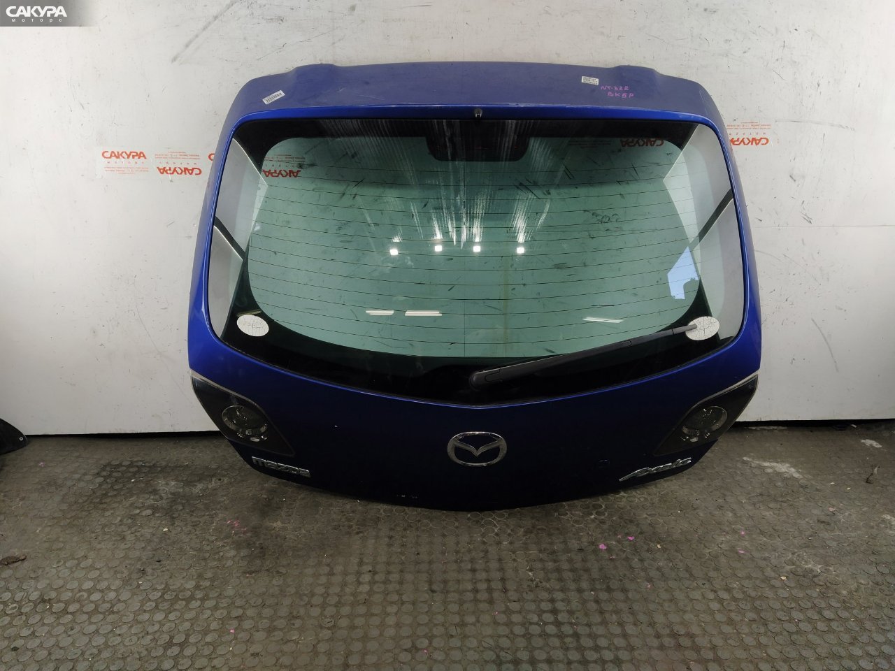Дверь багажника Mazda Axela BK5P ZY-VE: купить в Сакура Красноярск.