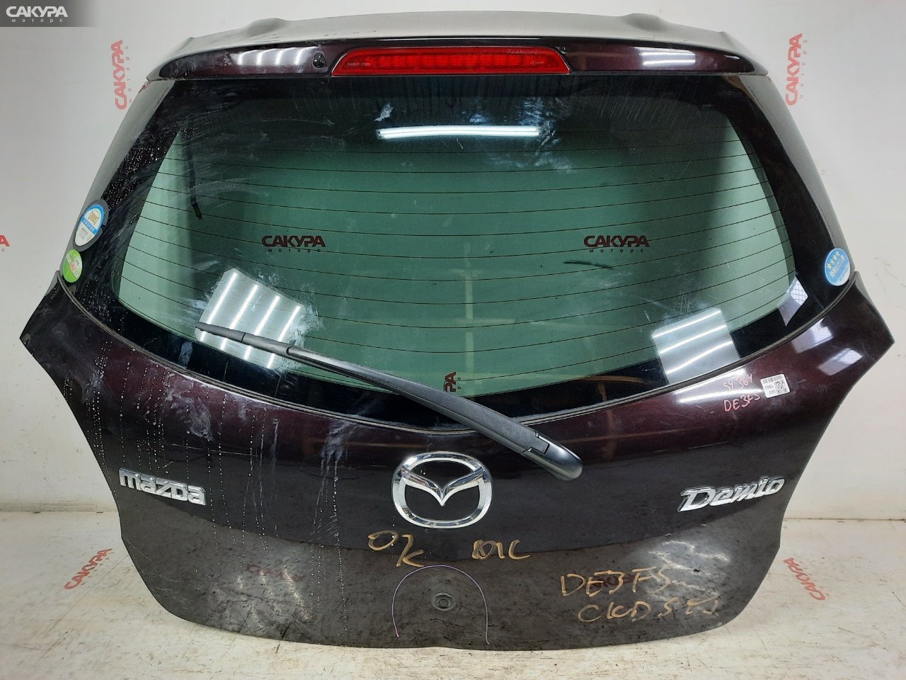 Дверь багажника Mazda Demio DE3FS ZJ-VE: купить в Сакура Красноярск.