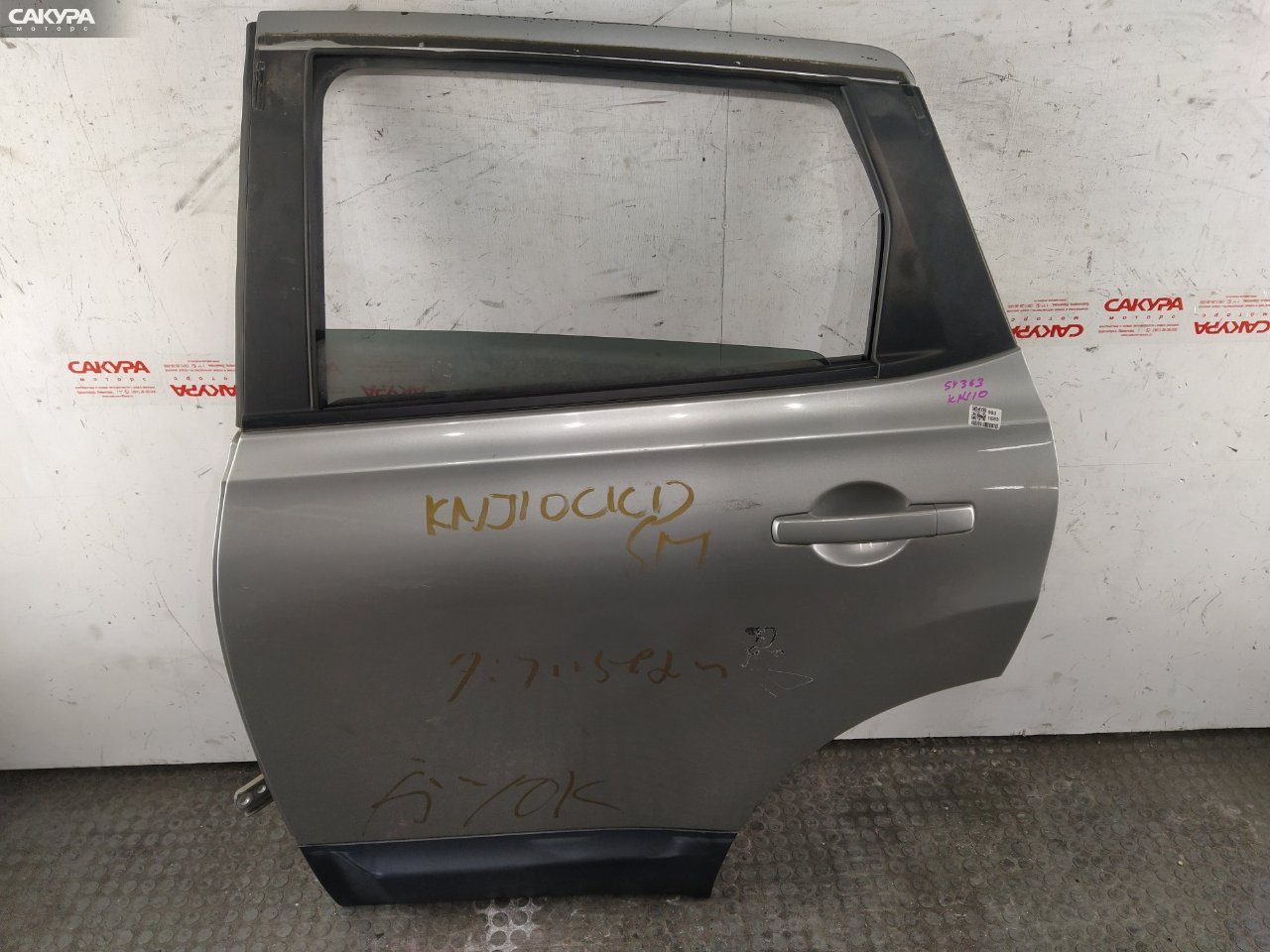 Дверь боковая задняя левая Nissan Dualis KNJ10 MR20DE: купить в Сакура Красноярск.