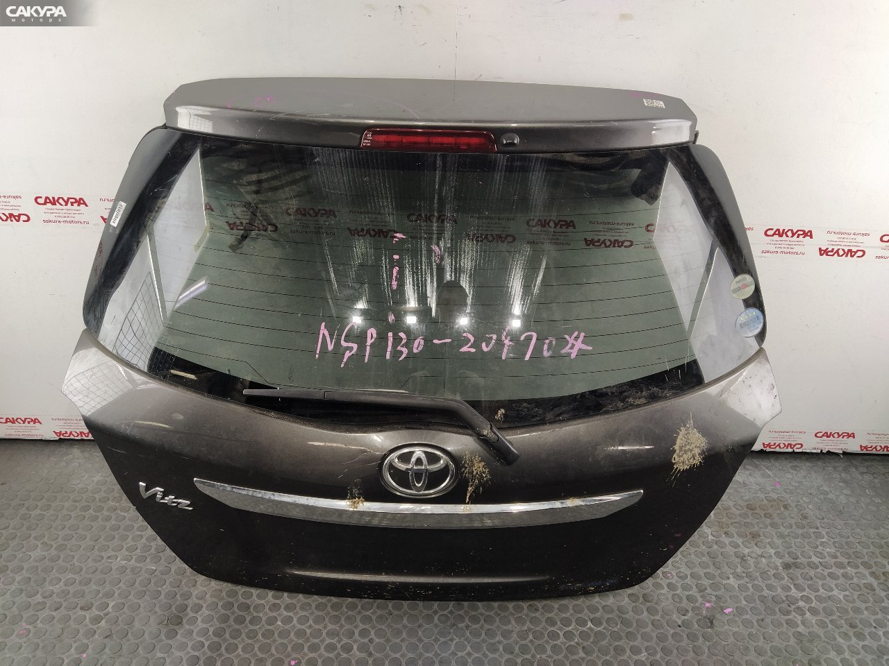 Дверь багажника Toyota Vitz NSP130 1NR-FE: купить в Сакура Красноярск.