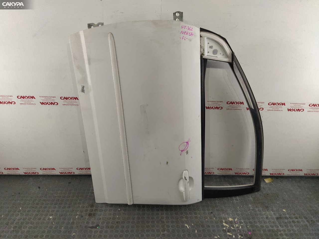 Дверь боковая передняя левая Toyota Corolla Runx NZE124 1NZ-FE: купить в Сакура Красноярск.