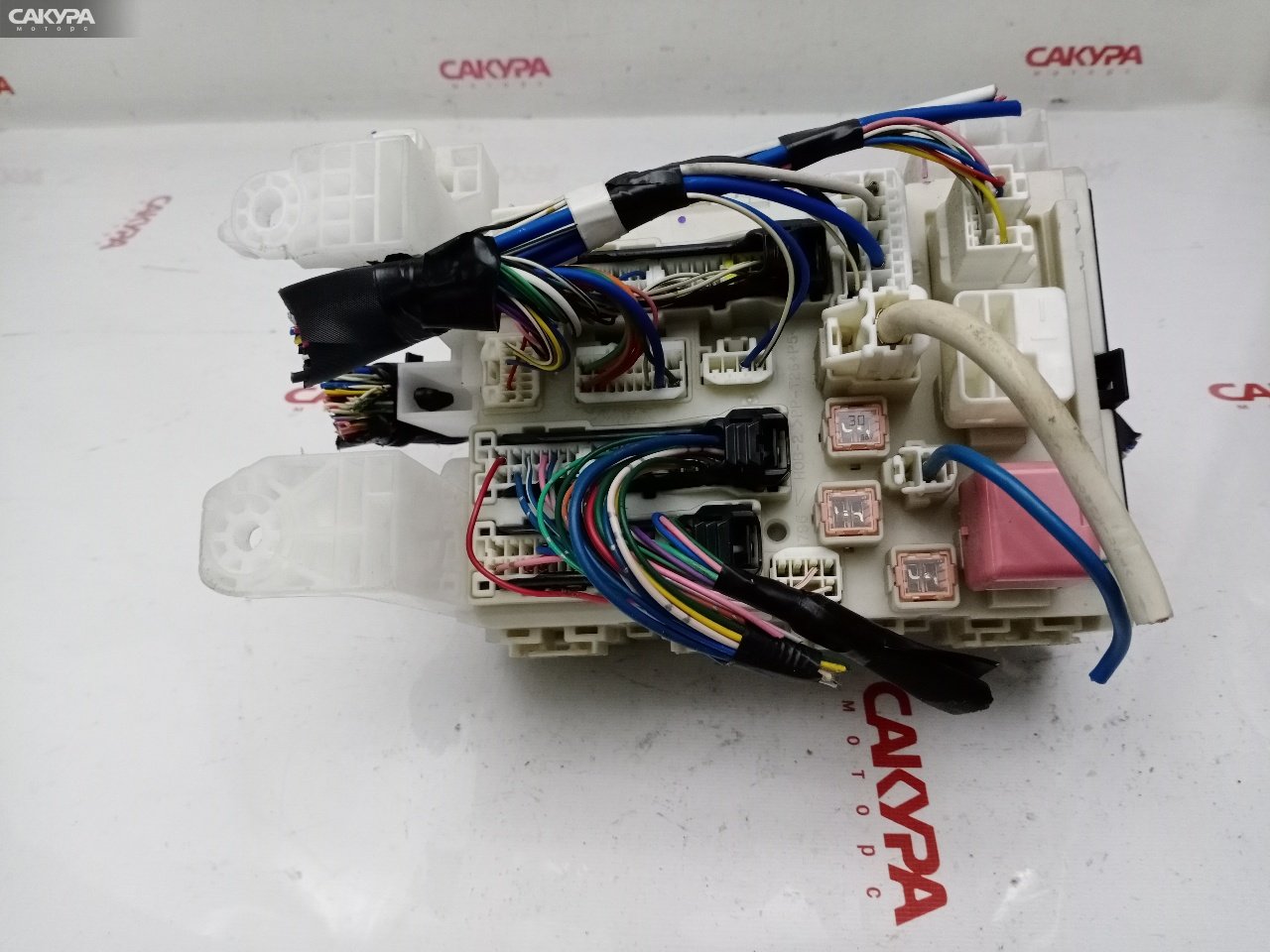 Блок реле и предохранителей Toyota Corolla Fielder NZE144G 1NZ-FE: купить в Сакура Красноярск.