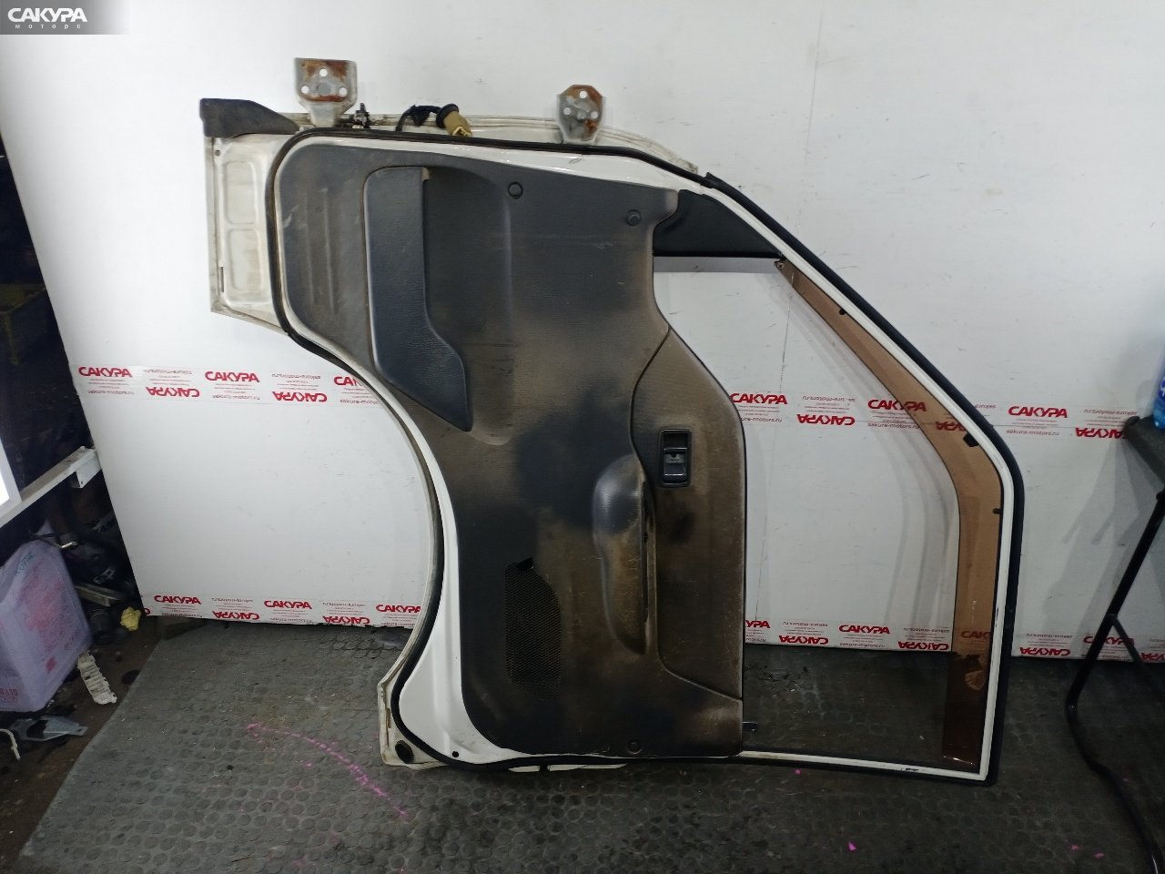 Дверь боковая передняя правая Nissan Vanette SK82VN F8: купить в Сакура Красноярск.