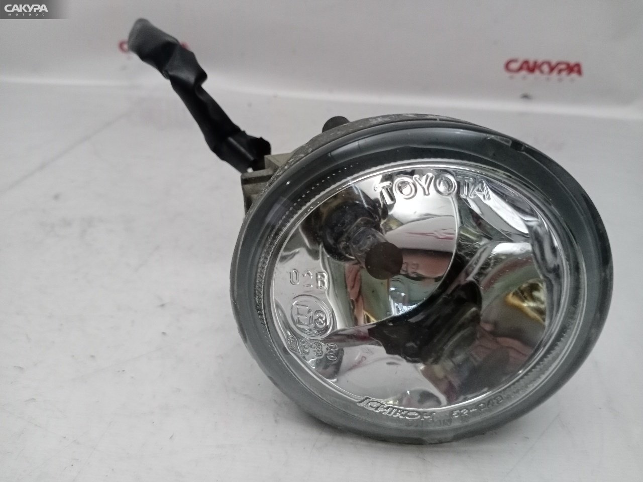 Фара противотуманная правая Toyota Wish ZNE10G 1ZZ-FE 52-040: купить в Сакура Красноярск.