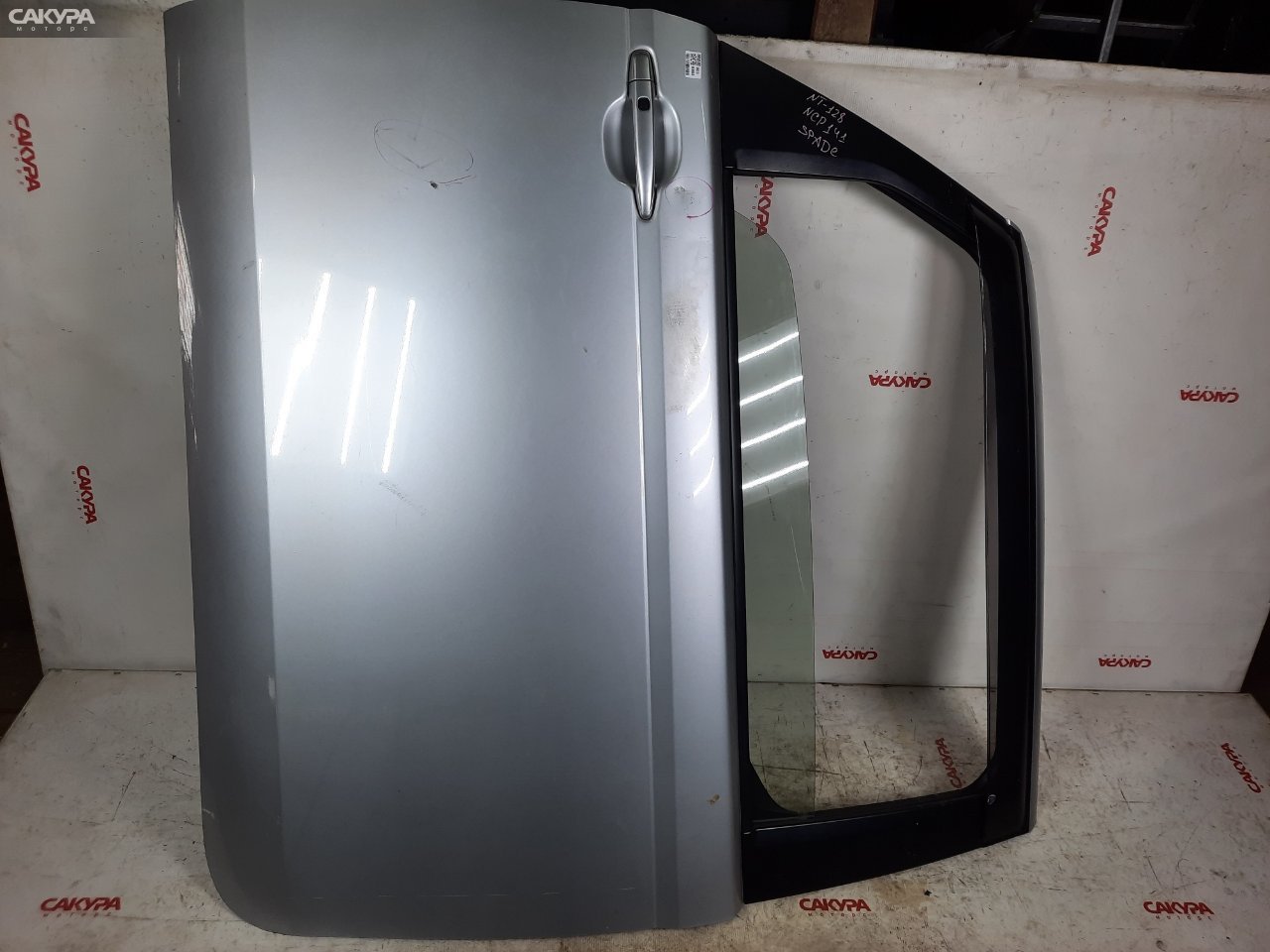 Дверь боковая передняя левая Toyota Spade NCP141 1NZ-FE: купить в Сакура Красноярск.