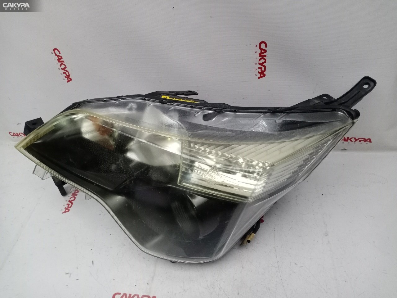 Фара левая Toyota Spade NCP141 1NZ-FE 52-261: купить в Сакура Красноярск.
