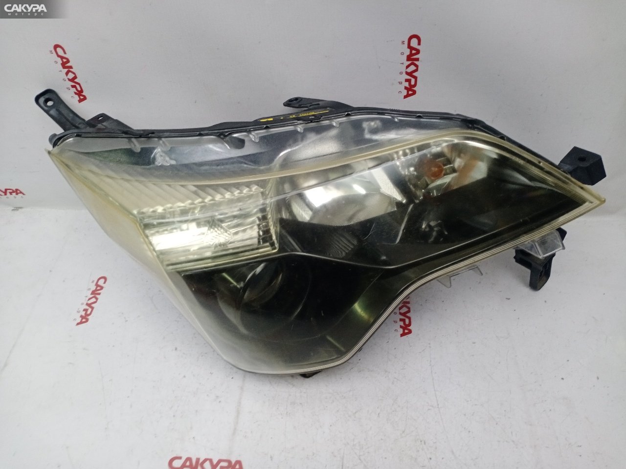 Фара правая Toyota Spade NCP141 1NZ-FE 52-261: купить в Сакура Красноярск.