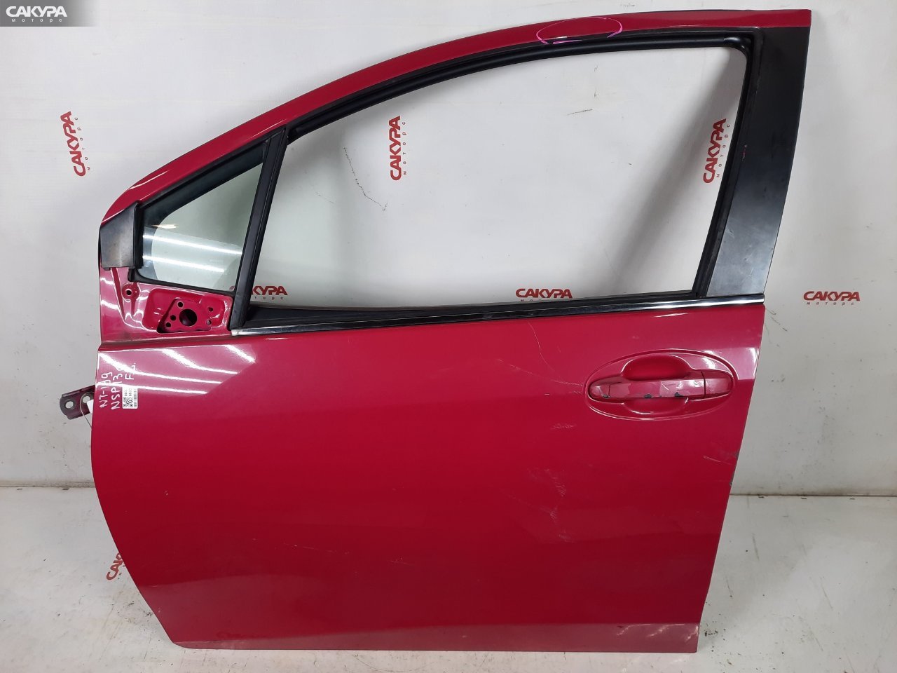 Дверь боковая передняя левая Toyota Vitz NSP130 1NR-FE: купить в Сакура Красноярск.