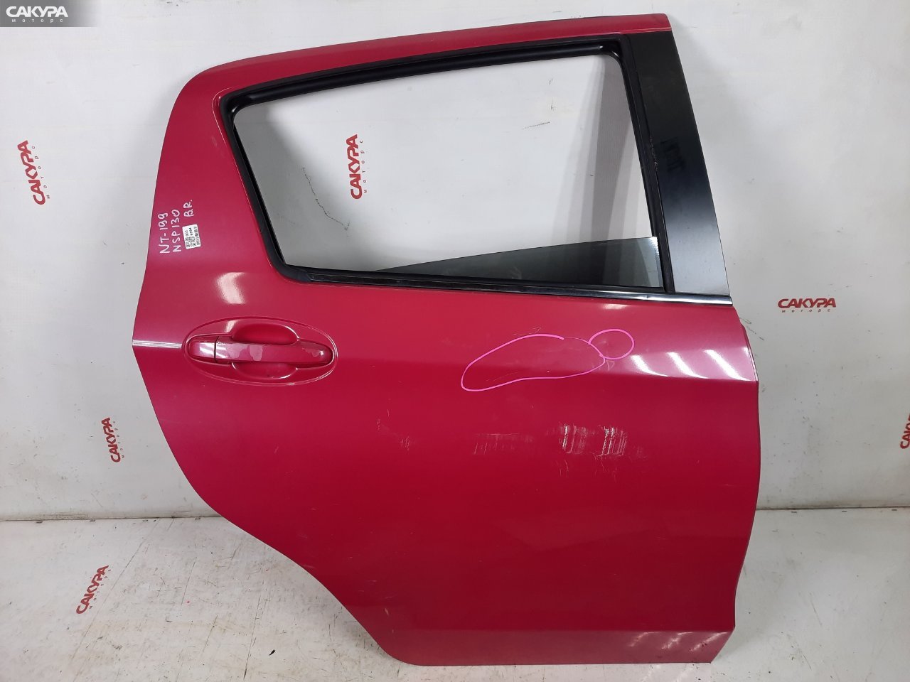 Дверь боковая задняя правая Toyota Vitz NSP130 1NR-FE: купить в Сакура Красноярск.