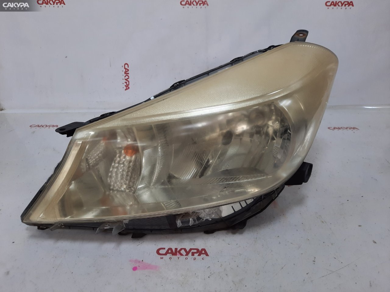 Фара левая Toyota Vitz NSP130 1NR-FE 52-233: купить в Сакура Красноярск.
