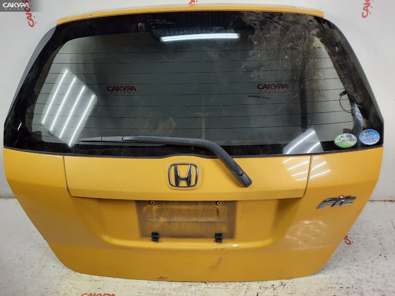 Дверь задняя багажника Honda FIT GD1 L13A: купить в Сакура Красноярск.