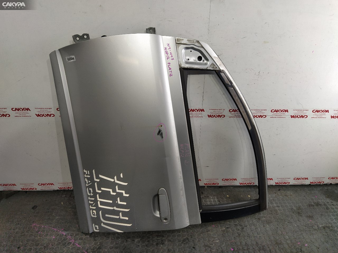 Дверь боковая передняя левая Toyota Platz NCP12 1NZ-FE: купить в Сакура Красноярск.