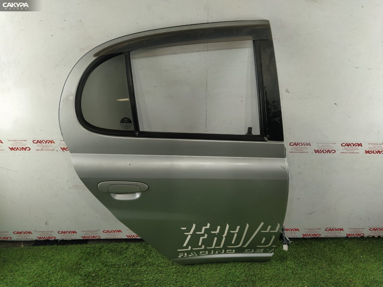 Дверь боковая задняя правая Toyota Platz NCP12 1NZ-FE: купить в Сакура Красноярск.