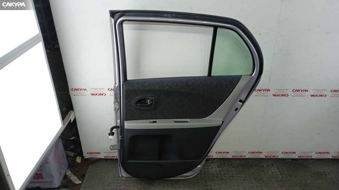 Дверь боковая задняя правая Toyota Vitz KSP90 1KR-FE: купить в Сакура Красноярск.