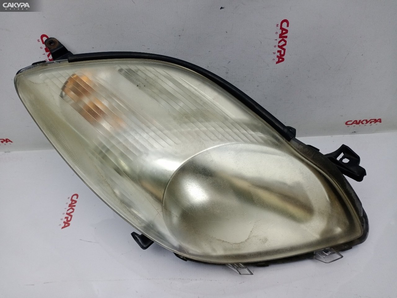 Фара правая Toyota Vitz KSP90 1KR-FE 52-184: купить в Сакура Красноярск.