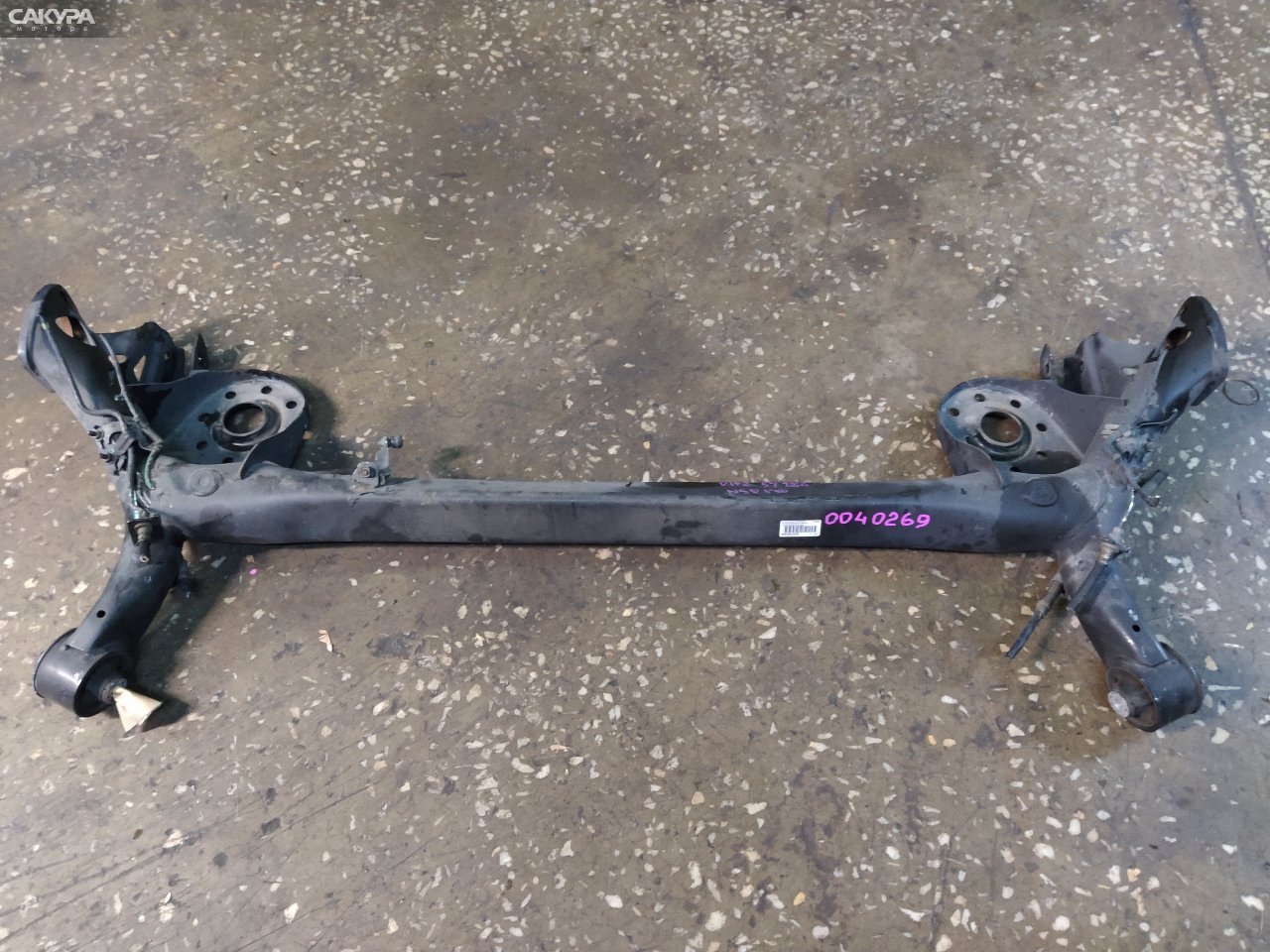 Балка поперечная задняя Toyota Vitz NSP130 1NR-FE: купить в Сакура Красноярск.