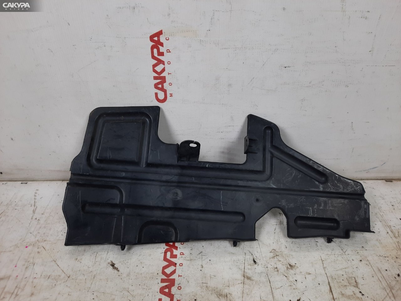 Защита радиатора правая Toyota Avensis AZT250 1AZ-FSE: купить в Сакура Красноярск.