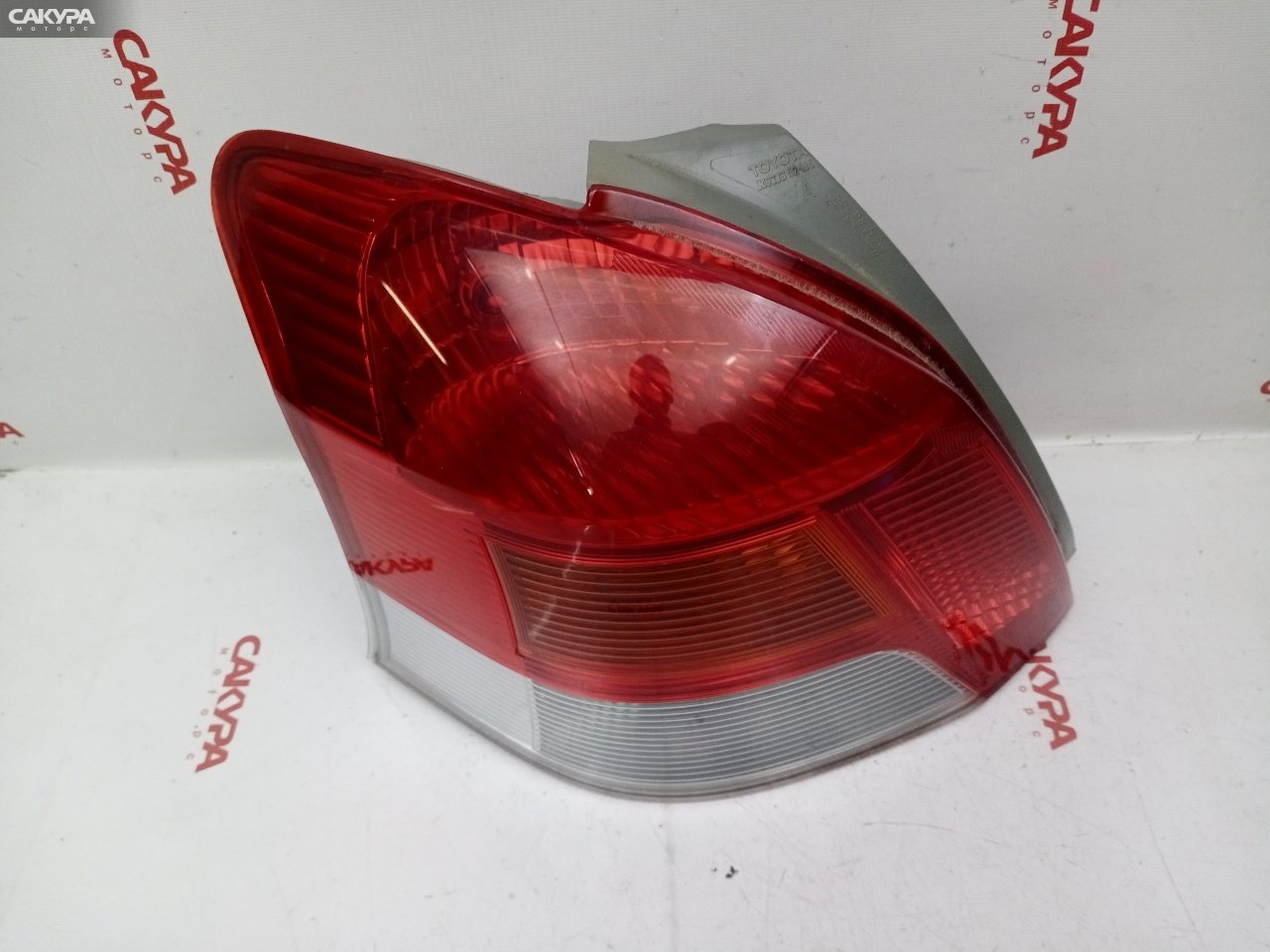Фонарь стоп-сигнала левый Toyota Vitz SCP90 2SZ-FE 52-185: купить в Сакура Красноярск.