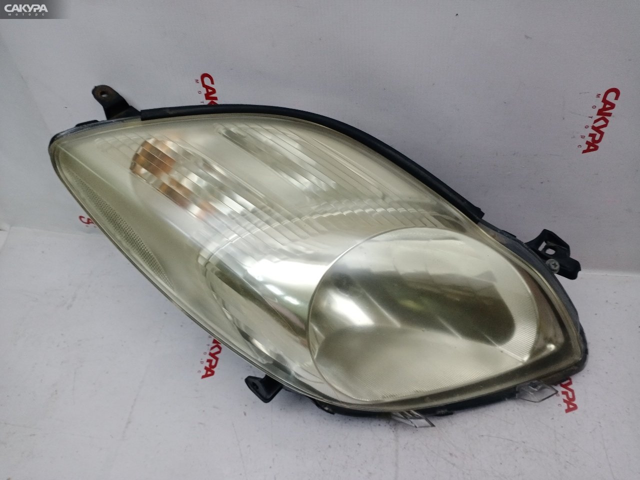 Фара правая Toyota Vitz SCP90 2SZ-FE 52-184: купить в Сакура Красноярск.