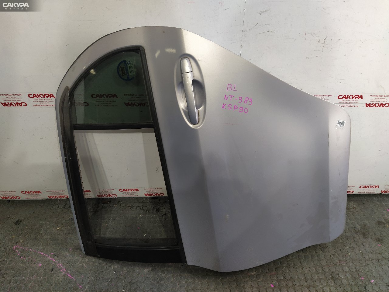 Дверь боковая задняя левая Toyota Vitz KSP90 1KR-FE: купить в Сакура Красноярск.