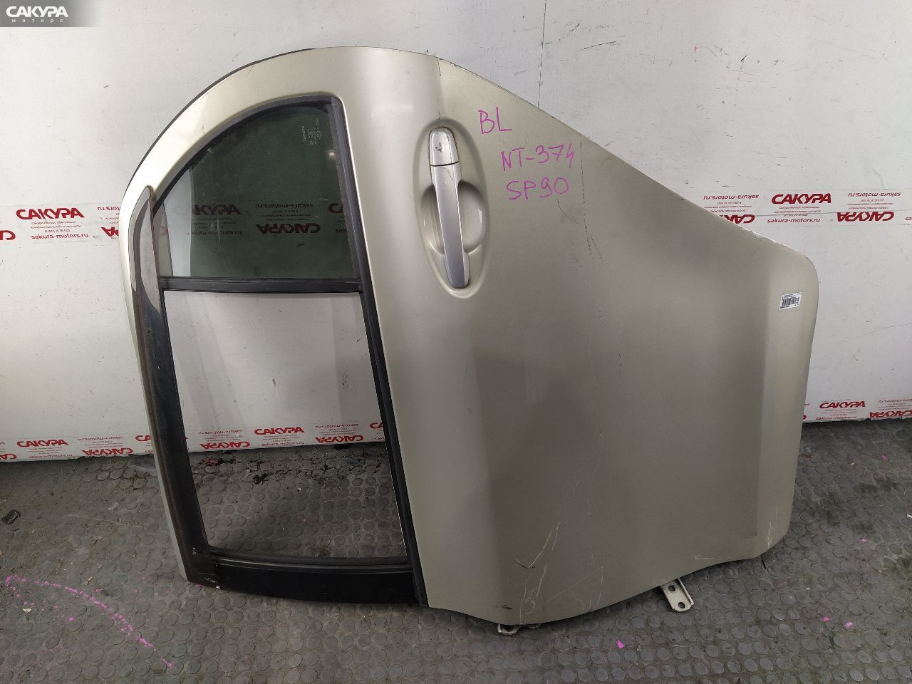 Дверь боковая задняя левая Toyota Vitz SCP90 2SZ-FE: купить в Сакура Красноярск.