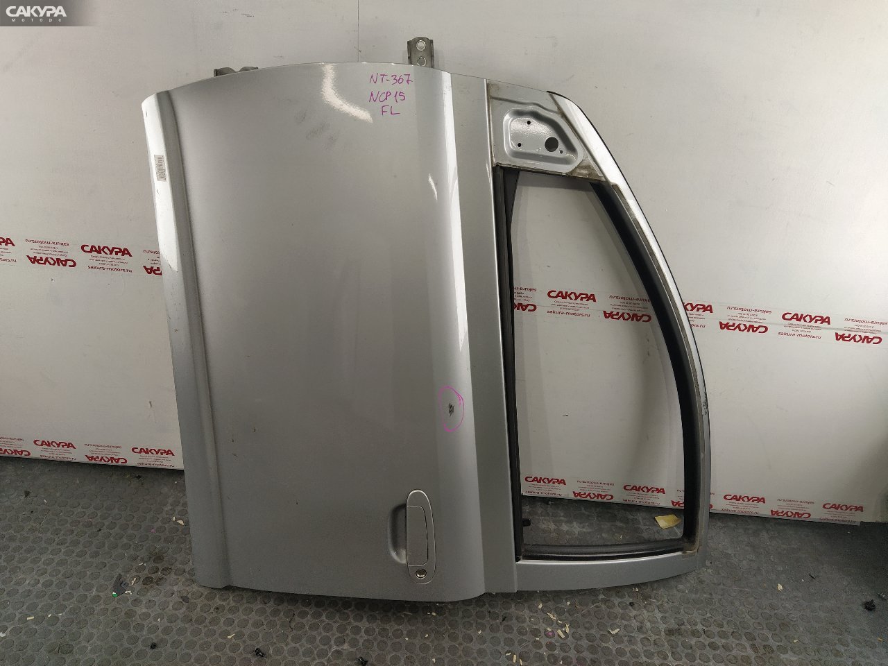 Дверь боковая передняя левая Toyota Vitz NCP15 2NZ-FE: купить в Сакура Красноярск.