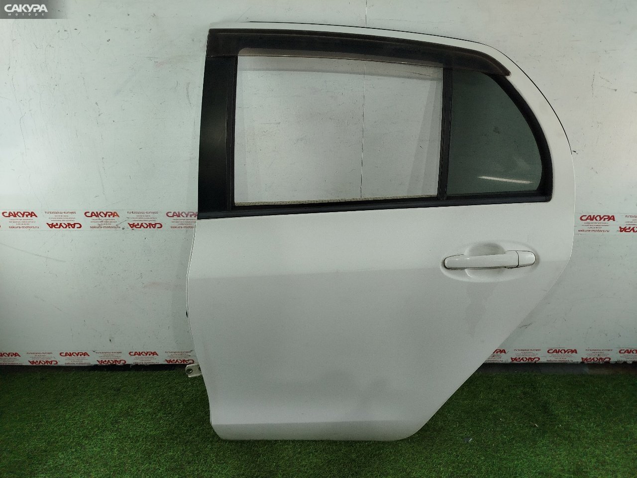 Дверь боковая задняя левая Toyota Vitz SCP90 2SZ-FE: купить в Сакура Красноярск.