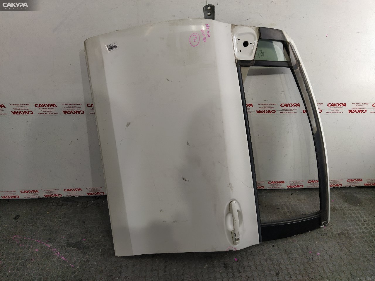 Дверь боковая передняя левая Toyota Vitz SCP90 2SZ-FE: купить в Сакура Красноярск.