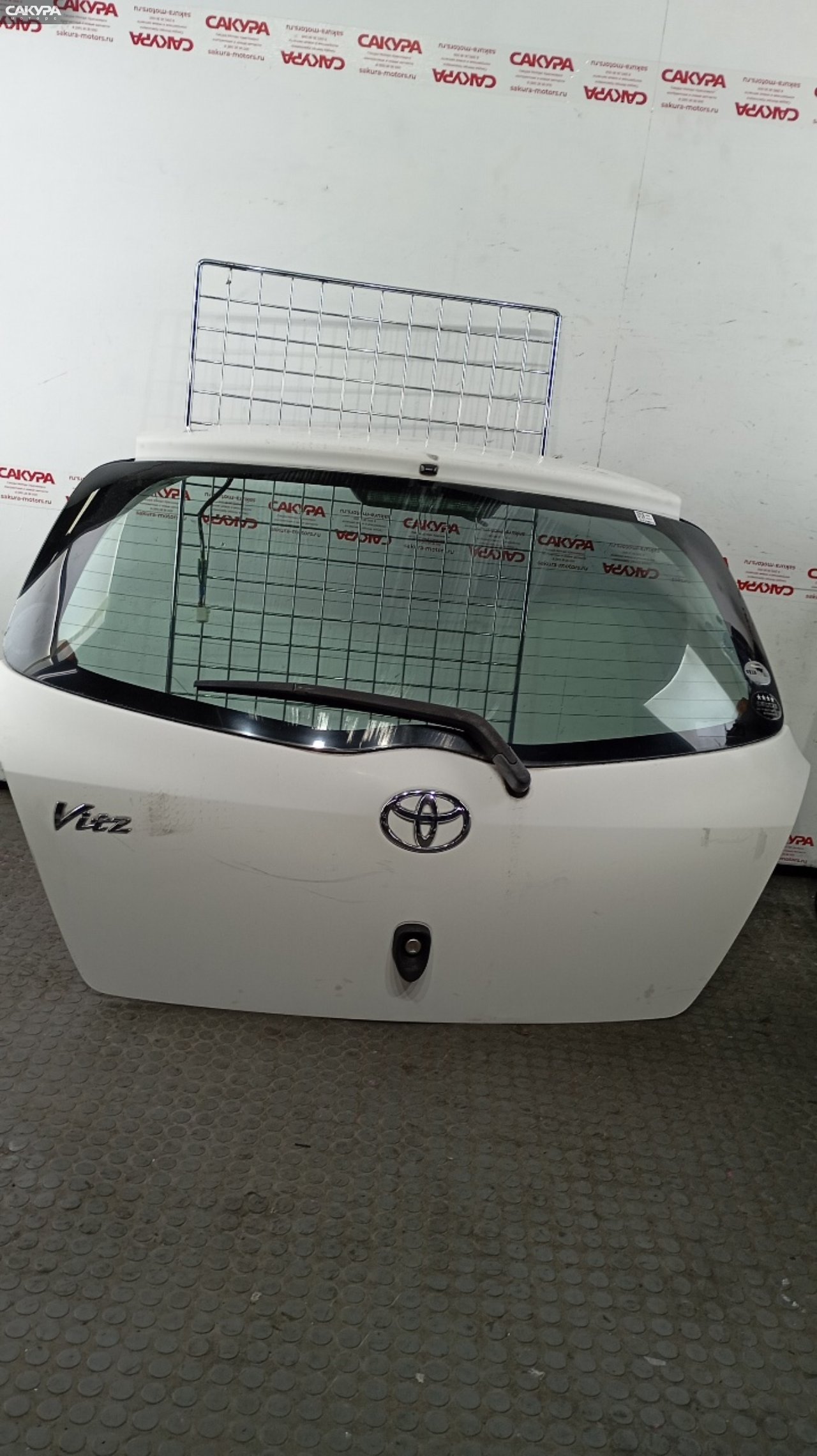 Дверь багажника Toyota Vitz SCP90 2SZ-FE: купить в Сакура Красноярск.