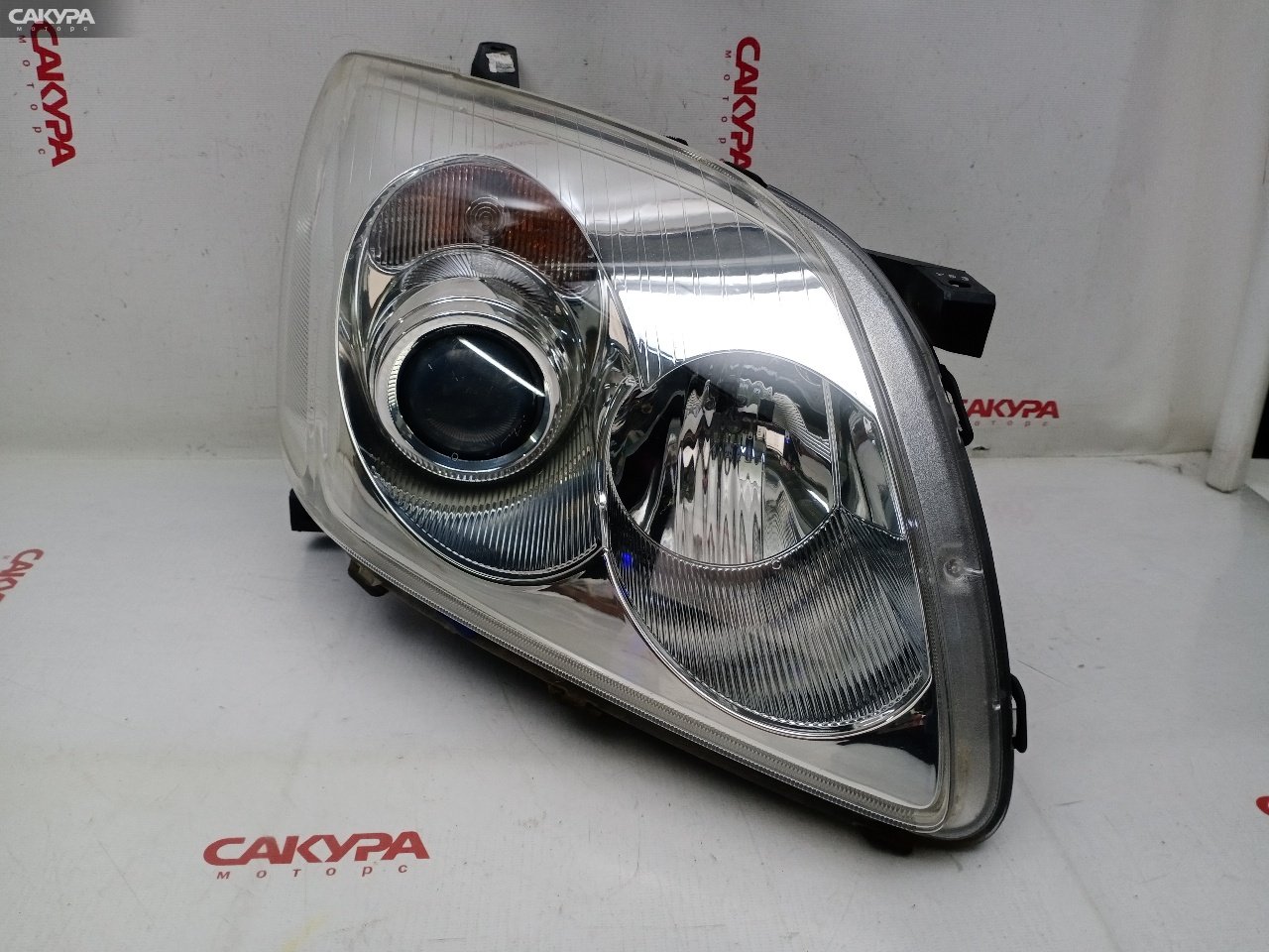 Фара правая Toyota Avensis AZT250 1AZ-FSE 05-42: купить в Сакура Красноярск.