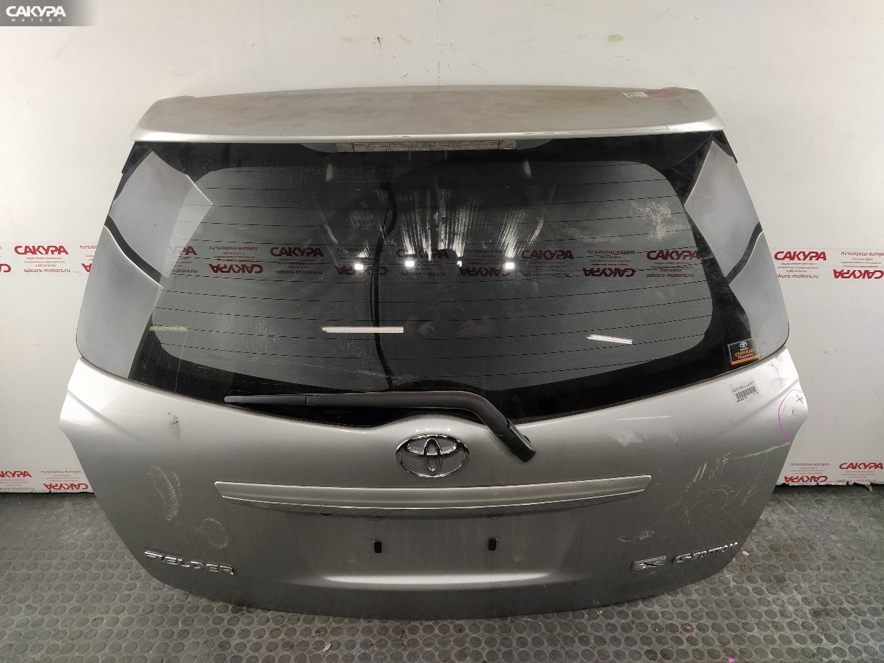 Дверь багажника Toyota Corolla Fielder NZE141G 1NZ-FE: купить в Сакура Красноярск.