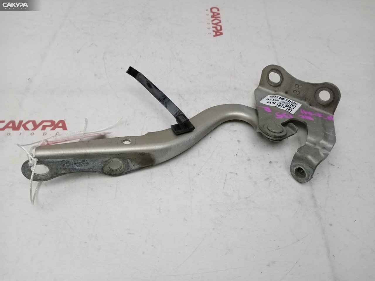 Кронштейн капота правый Toyota Corolla Axio NZE141 1NZ-FE: купить в Сакура Красноярск.